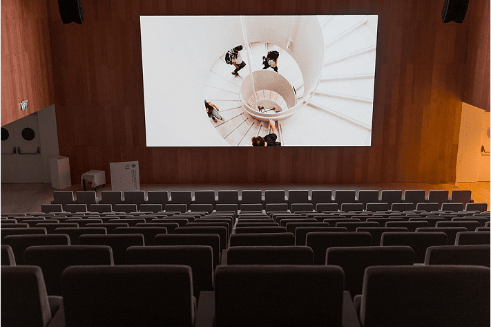 אודיטוריום ראסל ברי 4