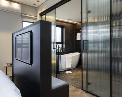 7e92fbae-01d1-4412-ade6-2f28df565bae