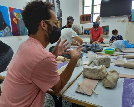 שנה א' - פיסול עם מרטין וקדרות עם מעין